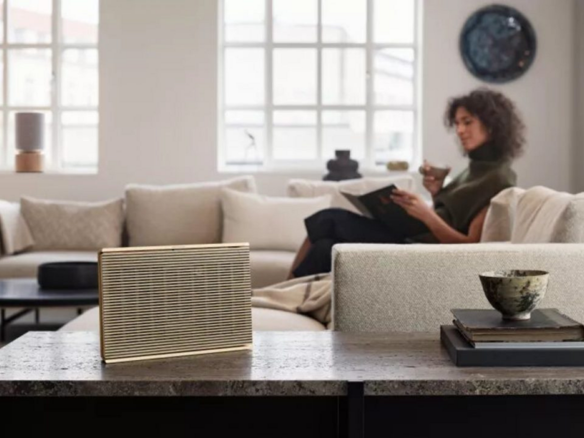 Loa B&O Beosound Level Gold Tone / Light Oak - Đánh giá chi tiết tại Piano House